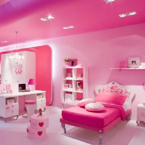 stand espositivo di cameretta per bambina rosa, letto, scrivania, libreria, comò