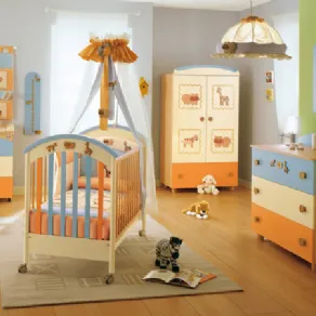 cameretta winnie pooh nei colori arancio, panna e azzurro, lettino con spondine, fasciatoio, armadio, cassettiera