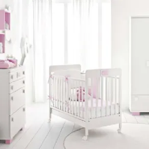cameretta lettino neonato con sponde bianco rosa