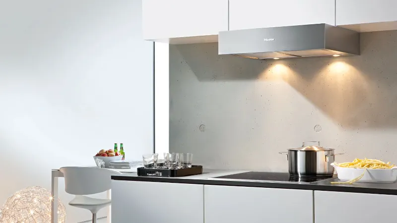 Silver di Miele: cappa sottopensile convertibile