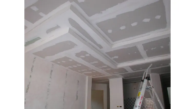 Esempio di controsoffitto costruito in cartongesso