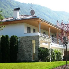 Casa prefabbricata in muratura massiccia di Alp House