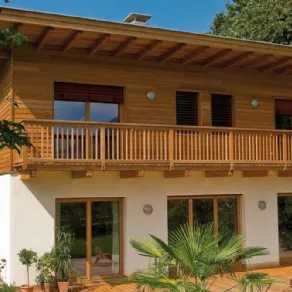 Una dimora prefabbricata realizzata da Natur Haus