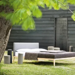 letto in giardino