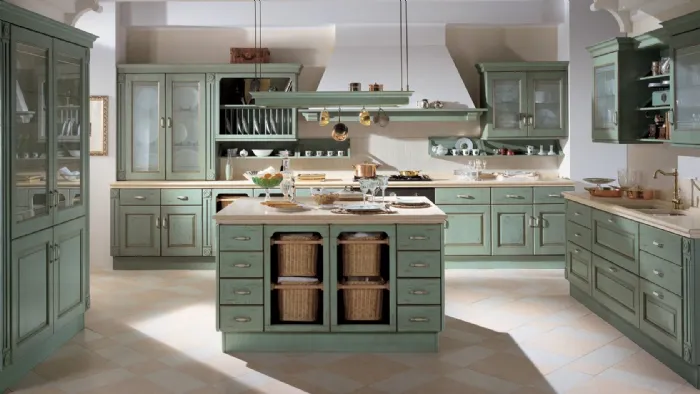 Accostamenti di colore beige e verde in cucina