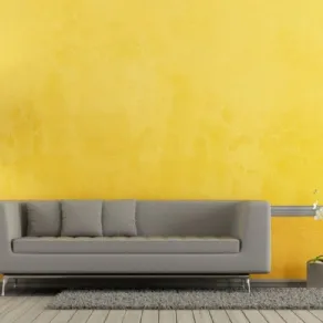 Pareti gialle e pavimento grigio, combinazione vincente