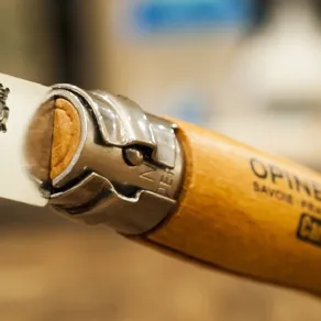 coltello a serramanico in legno opinel