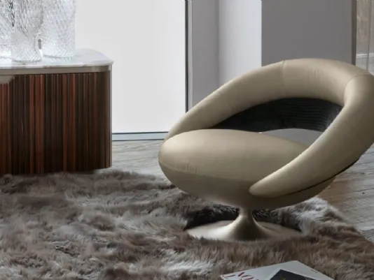 Baxter mette in scena il connubio perfetto tra tre sedute design: il divano Chester Moon e le poltrone Manila e Nepal Mama