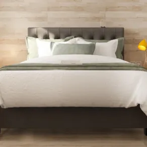 Per una camera da letto piccola sono da preferire le tante sfumature dei colori chiari e tenui