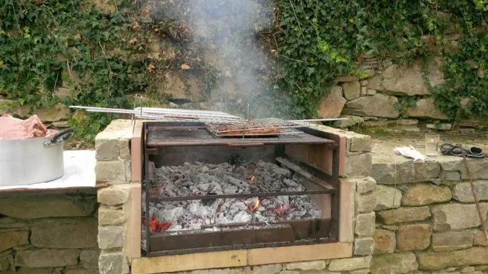 Come costruire un barbecue in pietra