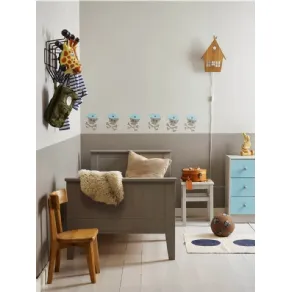 cameretta decorata con colori e stickers