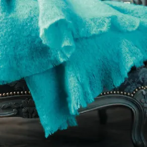 coperta in lana azzurra 