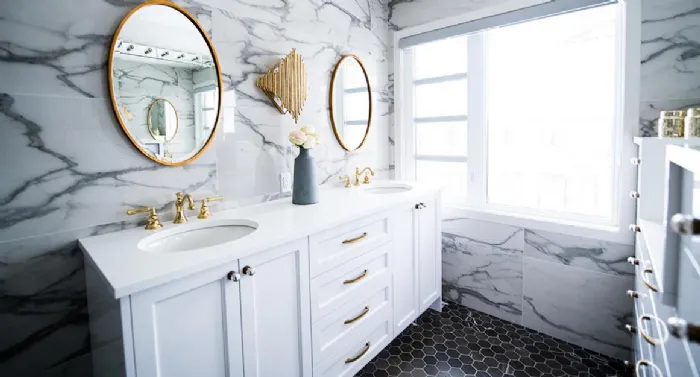 Rivestimenti in marmo perfetti per il bagno classico