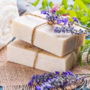 Il sapone di Marsiglia è perfetto per lavare i tappeti piccoli