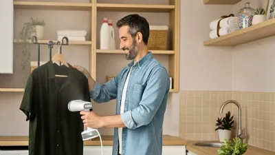 Un accessorio intelligente e salvaspazio: lo stiratore verticale