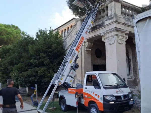 L'azienda di traslochi possiede le attrezzature necessarie per lavorare in sicurezza