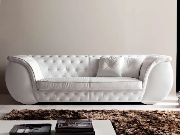 Elegante divano in pelle bianca