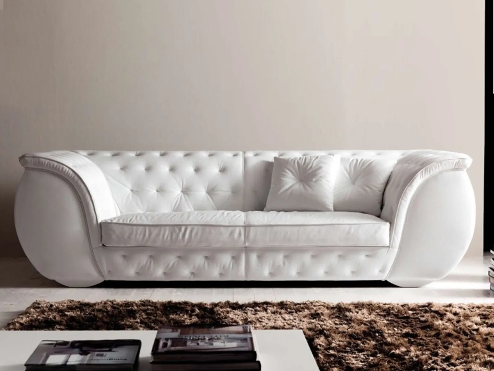 Consigli pratici per pulire il divano in pelle bianca