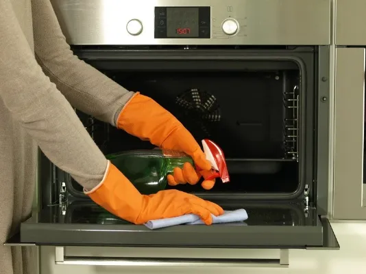 pulire forno