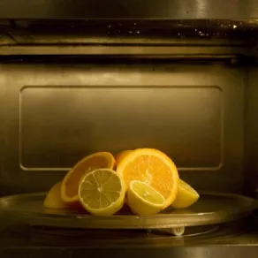 Come pulire il forno limone