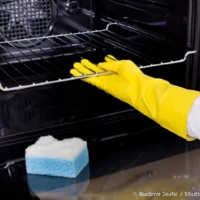 Come pulire il forno incrostazioni
