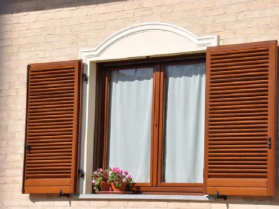 Pulire persiane legno