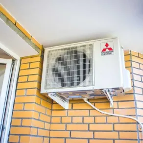 L'unità esterna deve essere protetta dagli agenti atmosferici