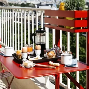 Ribaltabile, si fissa a qualsiasi ringhiera Balcon Bistrot by Fermob: è in acciaio