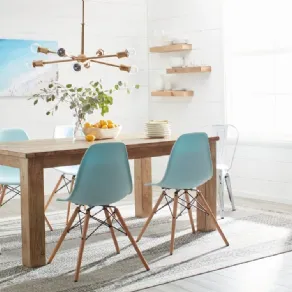 Pavimento in gres effetto legno e rivestimento bianco per la casa al mare