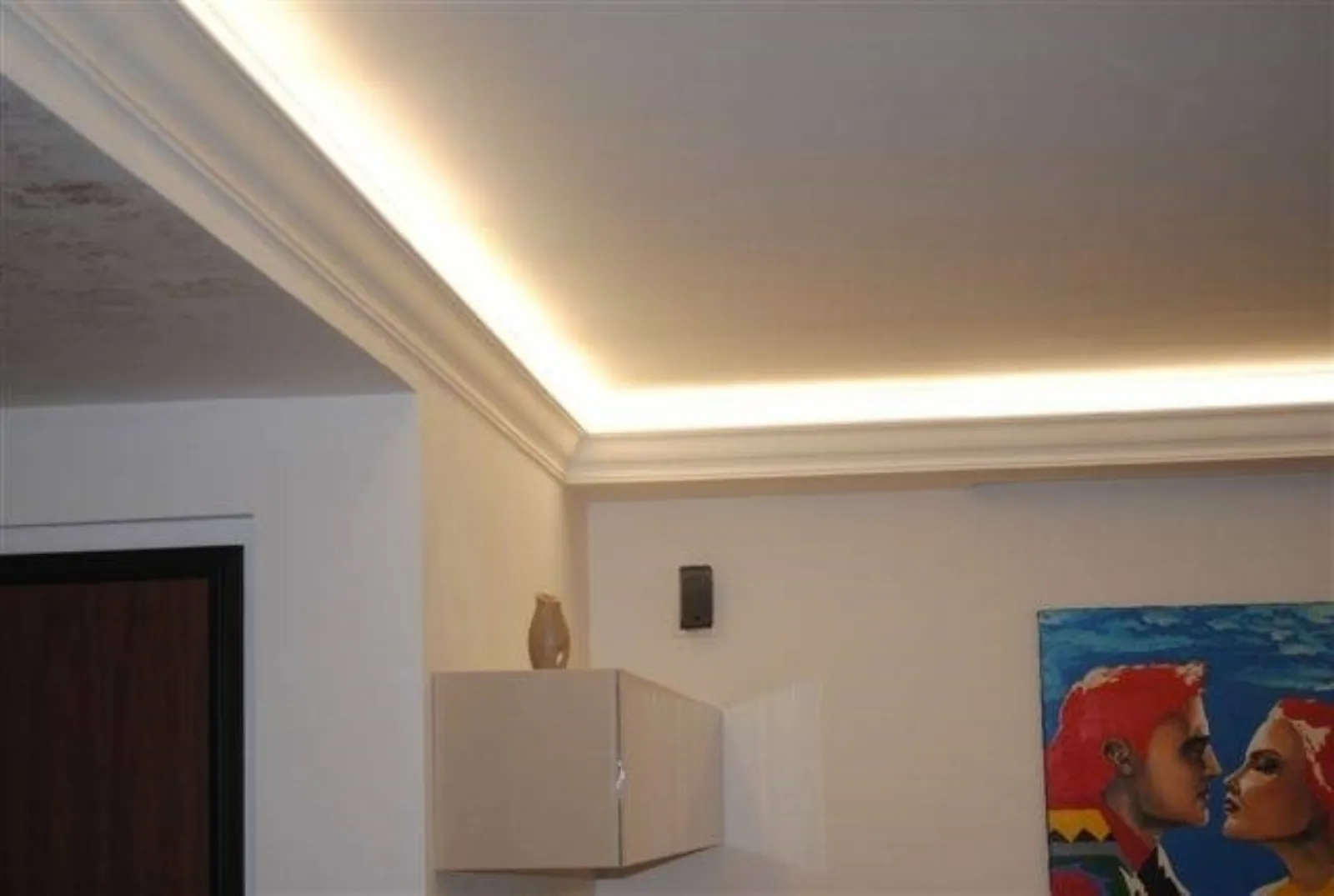 Cornici in gesso per decorare casa facilmente