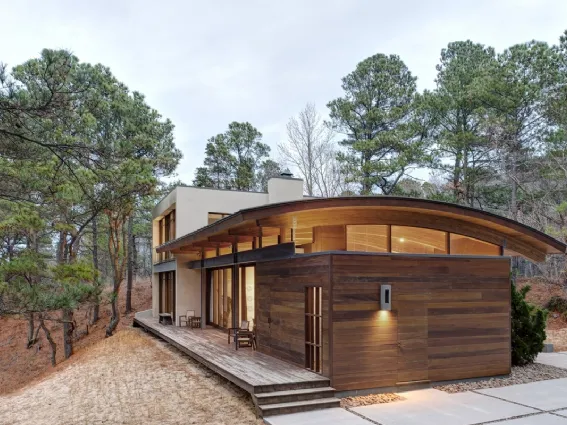 casa costruita con materiali naturali