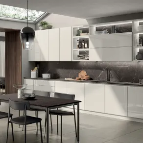 Modello Liberamente di Scavolini in vetro lucido Bianco Prestige
