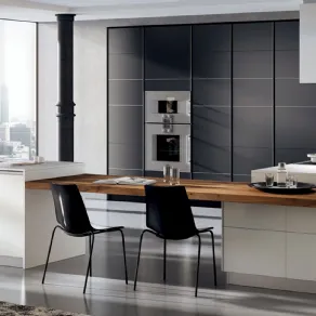 Cucina Tetrix di Scavolini con tavolo centrale