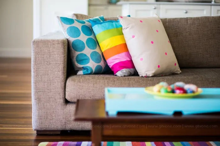 Colorati, a pois e a righe questi cuscini per divano Ikea