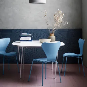 Sedia Serie 7 di Fritz Hansen ideata da Arne Jacobsen (1955)