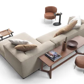 Perry di Flexform. Divano modulare con struttura in legno massello e imbottitura in poliuretano