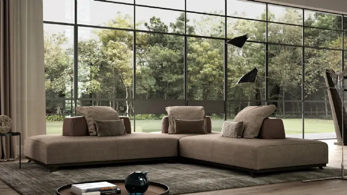 Newton, il divano angolare di Doimo con struttura in multistrato di faggio e cuscini volanti applicati sopra la base