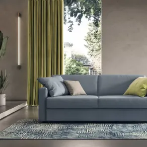 doppia foto con divano letto a due posti color panna in apertura con materasso  aperto e completamente aperto