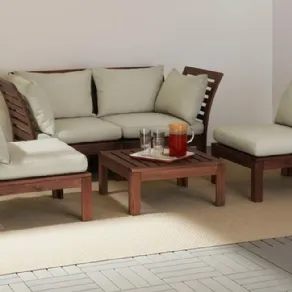 Divanetto e poltrone con struttura in acacia