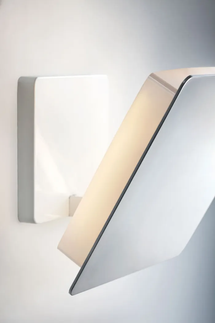 lampada da parete quadrato bianco con piastra in alluminio cromato