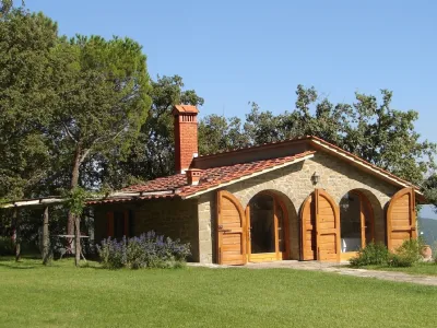 Facciate di case in pietra 