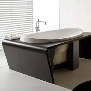 vasca da bagno incassata in mobile in legno