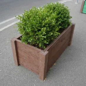 fioriera in plastica effetto legno