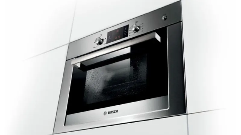 Bosch CSG656RS7, il forno a vapore compatto e intelligente