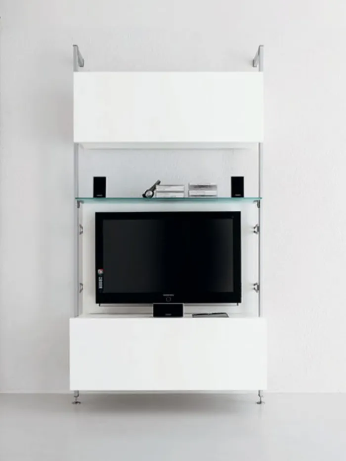 mobile televisione a parete bianco con ripiano in vetro e cavi in acciaio, tv a schermo piatto