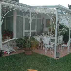 Gazebo in ferro battuto bianco