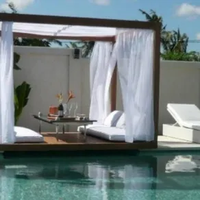 Gazebo in legno e tessuto