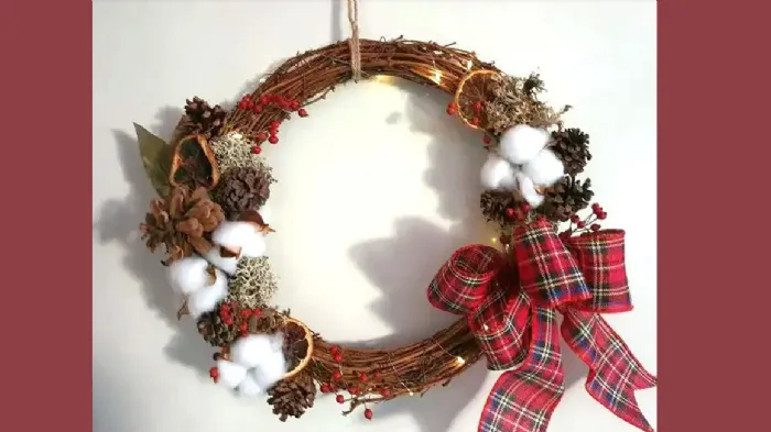 Ghirlanda natalizia realizzata da CreA Little Pots & Deco