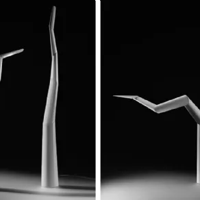 Lampada da tavolo Spyre, designer Ron Arad per Ingo Maurer