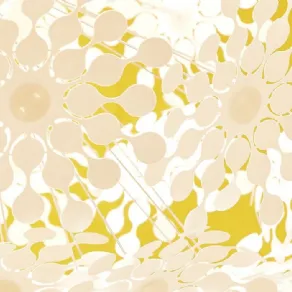 Un lampadario caratterizzato da motivi floreali